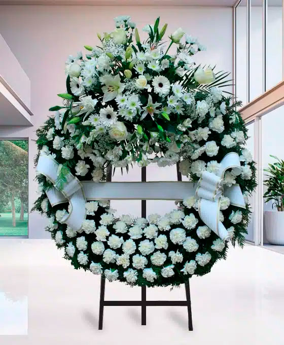 Corona Funeraria de claveles blancos para Roses
